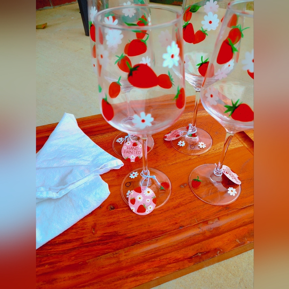 Prima Set of 4, Lg (9.5" ), 24oz Hand Painted Strawberry Wine Glass Goblets, NWT
